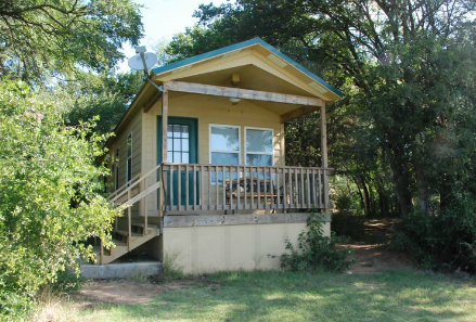 Loyd Park Cabins: 2-room cabin